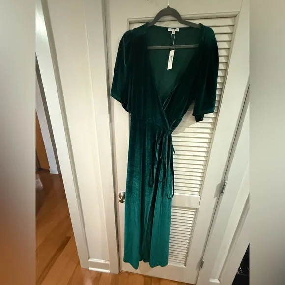 Baltic Born Meghan Velvet Wrap Bridesmaids Dress Emerald - Picture 1 of 4